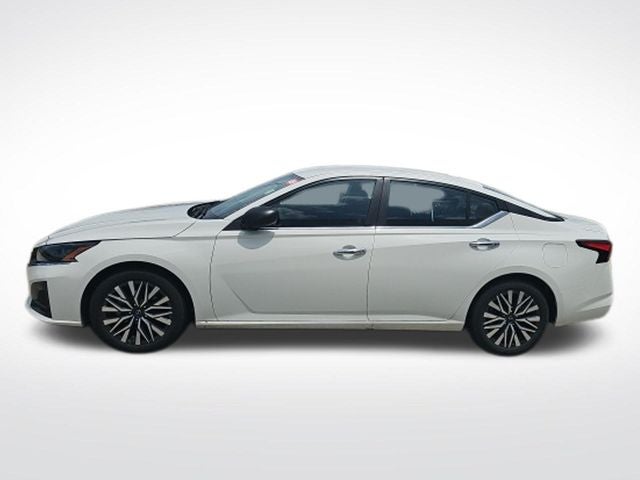 2025 Nissan Altima — detail view